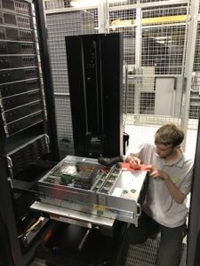 DataMove Engineer Carrying Out a Smart Hands Plus Requirement